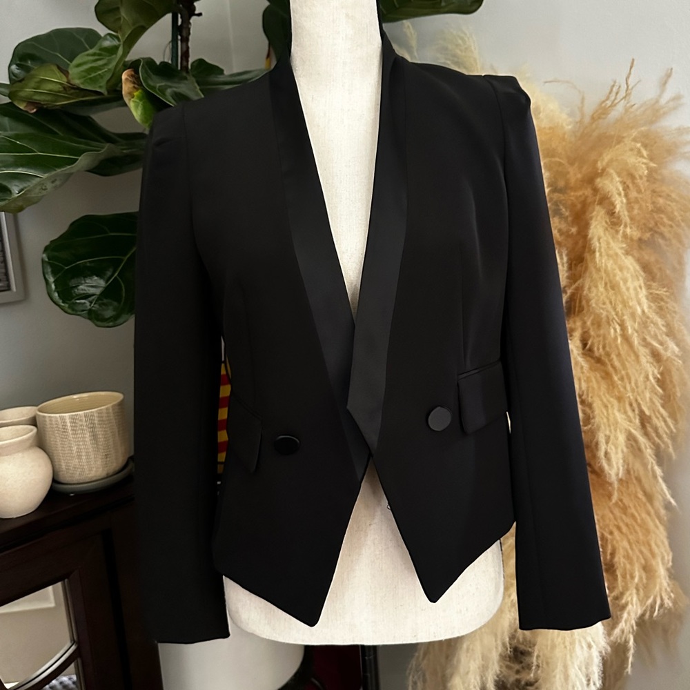 Fitted slim cropped blazer